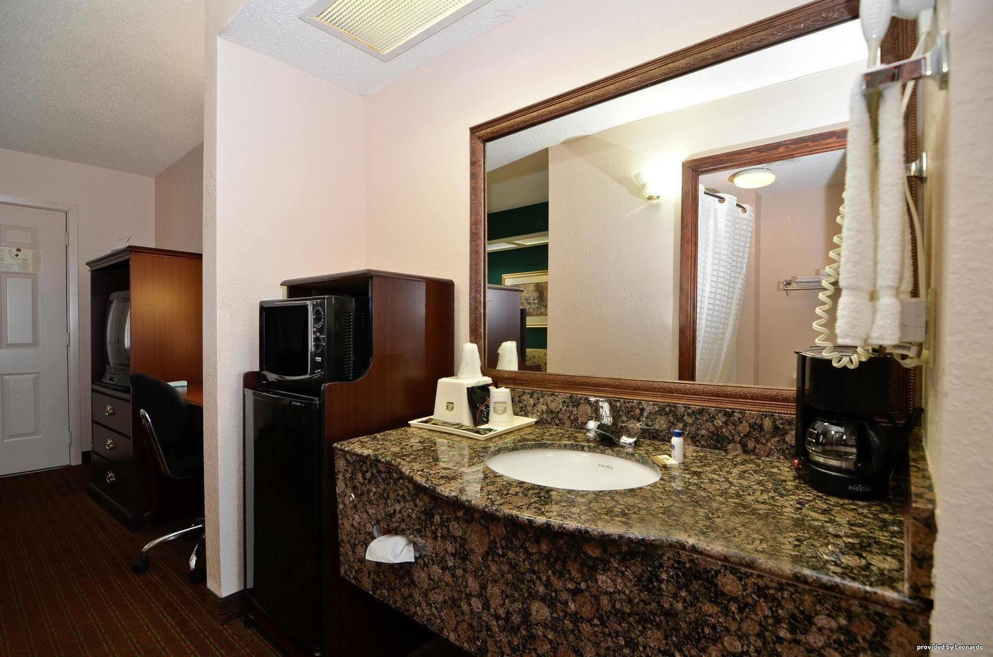 Red Roof Inn & Suites Jackson - Richland Zewnętrze zdjęcie